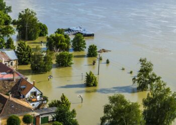 The EU allocates €2 million in humanitarian aid to support victims of flash flood in Nepal