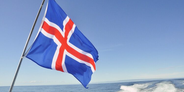 Narrow majority of Icelanders back EU membership, poll shows
