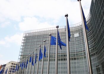 European Union explained: European Commission is guaranteeing social rights for workers everywhere in the EU