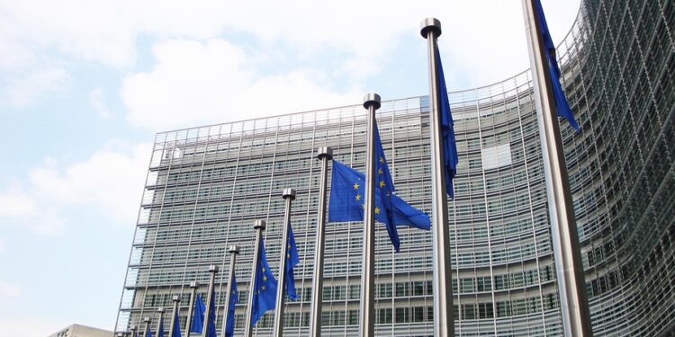European Union explained: European Commission is guaranteeing social rights for workers everywhere in the EU